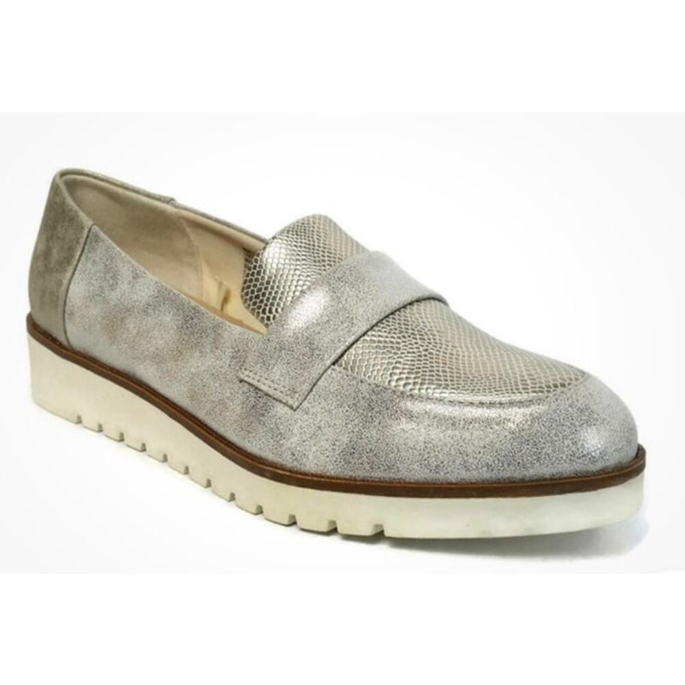 Women's Time and Tru Genuine Leather Silver Wedge Memory Foam Loafers, 7